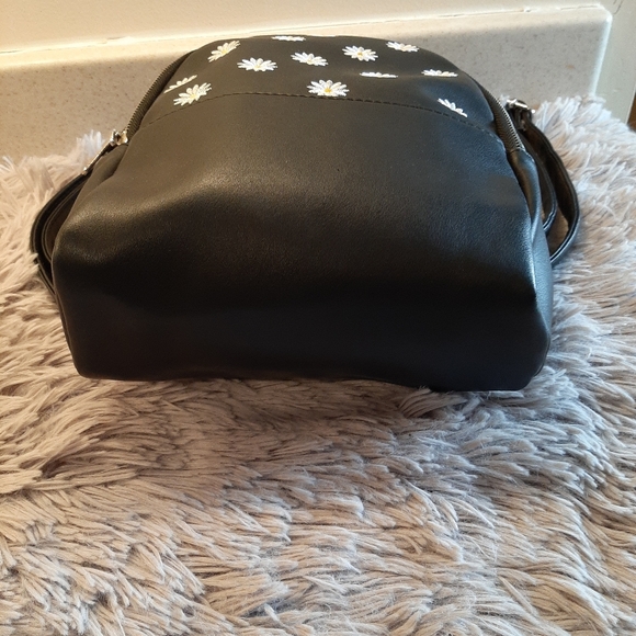 Black with Daisy's Backpack - Picture 9 of 13